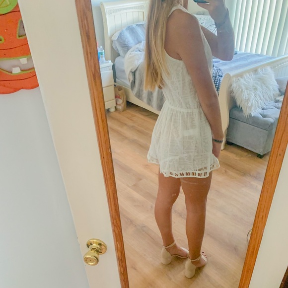 Adorable white romper - Picture 2 of 9